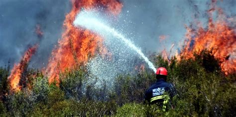 Jun 11, 2021 · muğla'nın bodrum ilçesinde demirli vaziyette bulunan i̇ngiliz bayraklı bir teknenin motor dairesinde çıkan yangın söndürülürken, dumandan etkilenen üç kişi hastaneye kaldırıldı. Bodrum'daki yangın kontrol altına alındı; 55 hektar alan ...