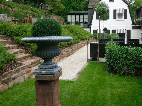 It is 2 km from downtown heidelberg.in the vicinity of the hotel there is. Kensington Way: Heidelberg Suites