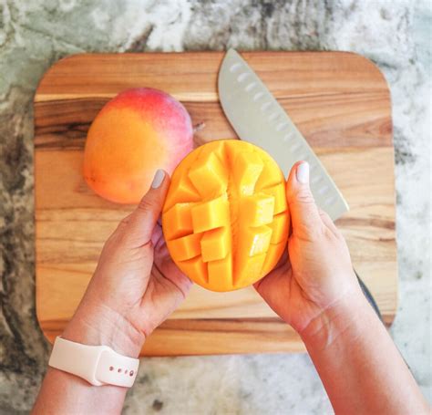How to Cut a Mango: 10 Important Steps