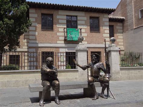 Cervantes vivió en esta casa, ahora museo, entre 1604 y 1606, y su estancia coincidió con la publicación de la primera edición de el quijote, en 1605. Museo casa natal de Cervantes - Dream Alcalá