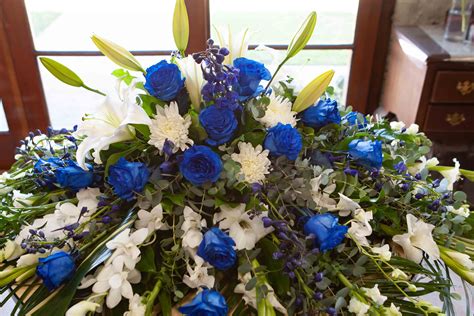 White And Blue Casket Spray Sf401 In Claremont Ca Sherwood Florist