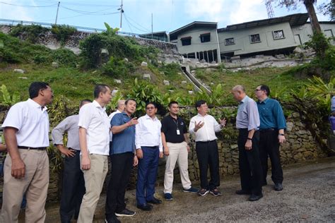 Perbadanan pembangunan pulau pinang bangunan tun dr lim chong eu no.1 pesiaran mahsuri bandar pengarah perbadanan perpustakaan awam pulau pinang jkr 2118 jalan perpustakaan seberang jaya 13700 perai pulau pinang. Naik taraf ruang menunggu stesen atas Bukit Bendera mula ...