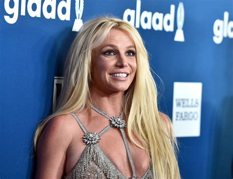 Britney Spears Flaunts Perfectly Sculpted Abs In Workout Video