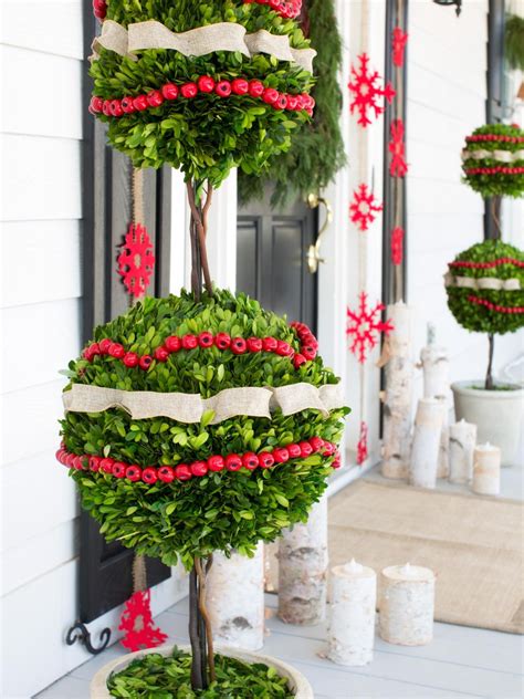 You can do it yourself by adding wall patterns,… 30 Best Outdoor Christmas Decorations Ideas