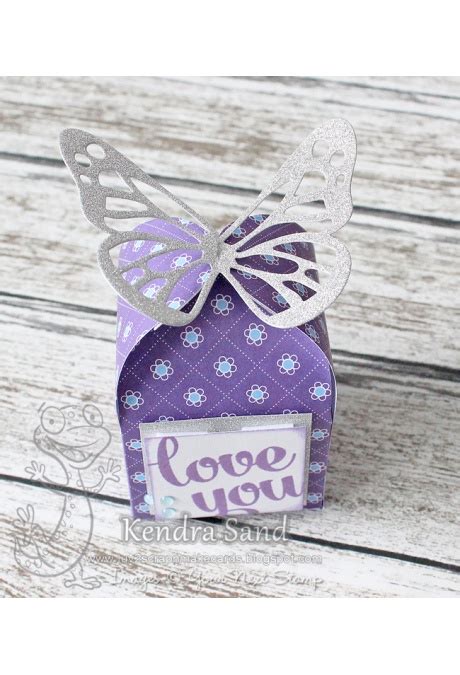 Lovely gift box for small gifts an treats. Butterfly Gift Box Die Set