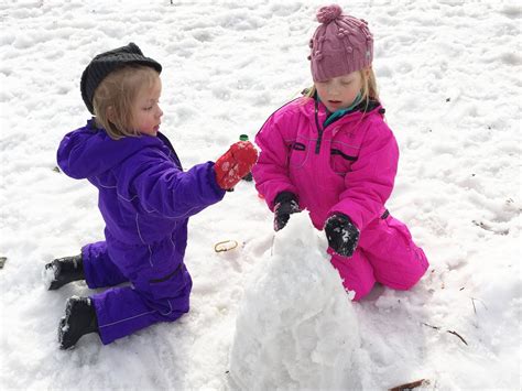 Kids Playing With Snow Find The Ten Differences Hoodoo Wallpaper