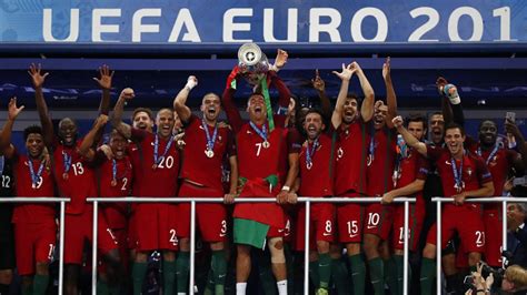La selección de fútbol de francia fue una de las 24 selecciones participantes en la eurocopa 2016, por ser el anfitrión del torneo fue el primer equipo en clasificarse al certamen. Portugal se corona por primera vez campeón de la Eurocopa | Tele 13
