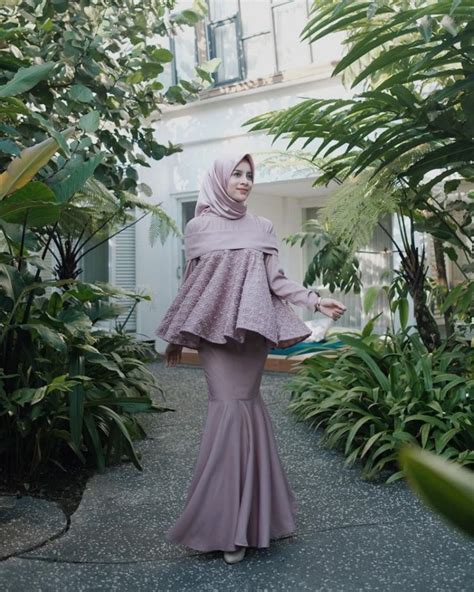 9 inspirasi fashion kebaya modern muslim. 30+ Model Kebaya Modern Hijab (KUTU BARU, WISUDA, BATIK)