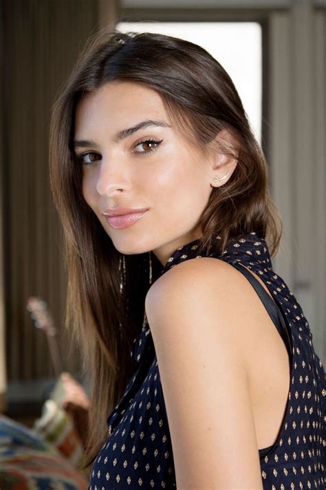 A playlist of all the emily ratajkowski (model from robin thicke: Emily Ratajkowski Photoshoot - August 2015 (+6 photos)