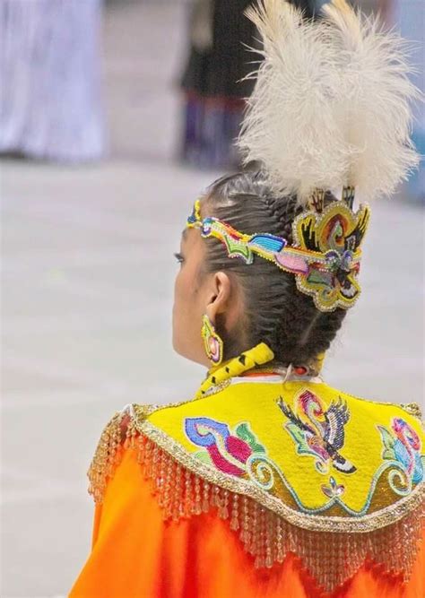 Indian Women Dance Too Powwow Beadwork Powwow Regalia Native Beadwork Native American Regalia