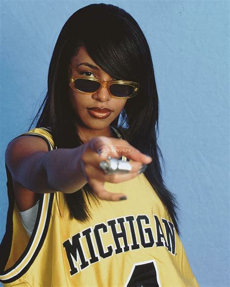 Pin By Robson J Nior On Aaliyah In Photoshoot Backdrops Aaliyah