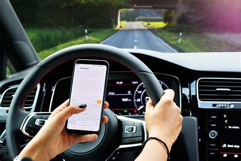 Texting And Driving 6 Types Of Texting Drivers Einsurance