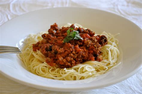 Vegan Spaghetti Bolognese with Homemade Vegetable Crumbles