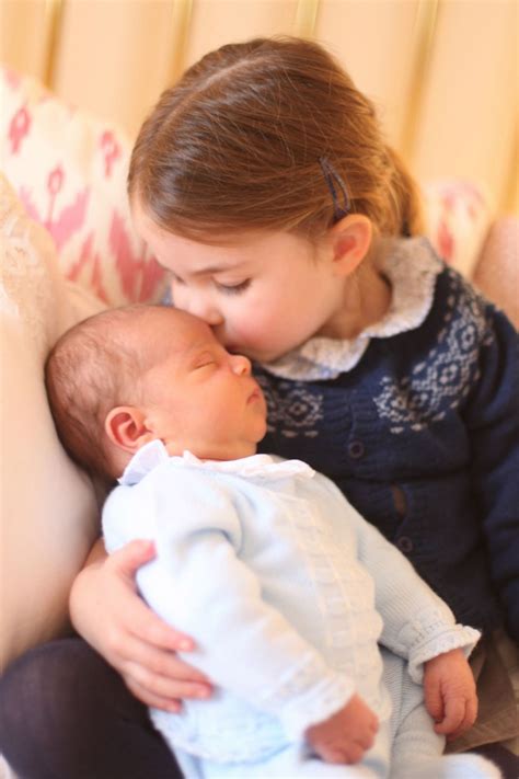 Принц Уильям и Кейт опубликовали домашние фото своих детей