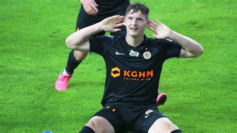 Bartosz białek zdobył swą pierwszą bramkę w bundeslidzę, a jego klub wolfsburg ma na niego podobny pomysł jak swego czasu borussia dortmund na roberta lewandowskiego. Bartosz Białek pobije rekord transferowy Ekstraklasy ...