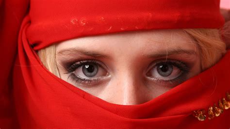 Free hijab wallpapers and hijab backgrounds for your computer desktop. Ultra HD Wallpapers on Twitter: "Beautiful Hijab Girl ...