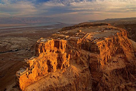 עם נפילת הגוש הקומוניסטי בסוף שנות השמונים, החל גל תיירות עצום. Izrael | Putovanja