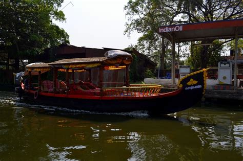 Backwaters Of Alappuzha By Shikara Boat Cochin Private Tours Cochin