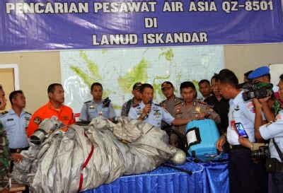 Missing plane air asia #qz8501: KELAB GREENBOC: VIDEO & GAMBAR QZ 8501: Mayat Dibawa ...