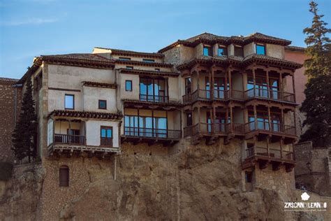 Casas colgantes o colgadas de cuenca hechas con 3000 piezas de el conocido juguete español exin castillos. Las Casas Colgadas de la ciudad de Cuenca (España)