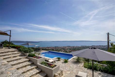 Creating a world built on connection and belonging. Sommervillen in Kroatien