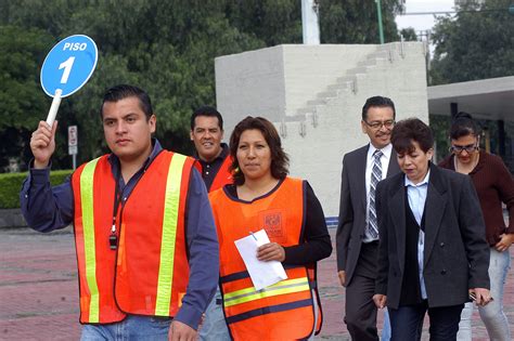 Aprenderás a percibirte como parte de tu comunidad. Simulacro de sismo en la UNAM