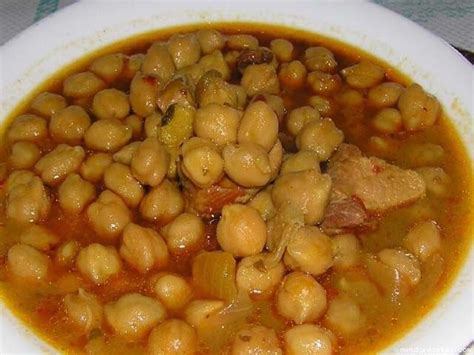 Las garbanzas canarias son increíbles, un guiso súper sabroso y como los mojos no hay dos estas garbanzas son muy fáciles de cocinar ya que todos los ingredientes los puedes conseguir por todo. "GARBANZADA" (Receta Canaria) | Garbanzos, Recetas de ...