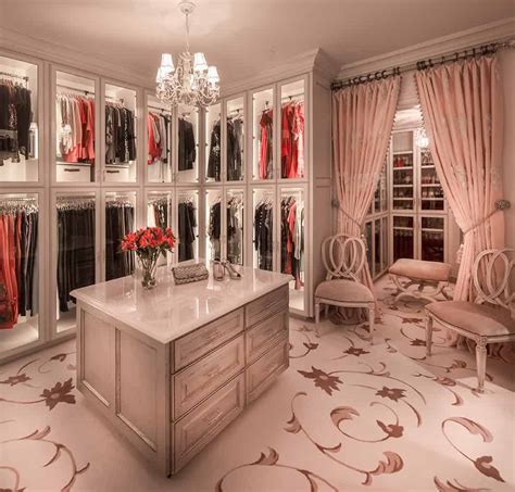 What is the best paint color for a closet? Walk in Closet DéCor Options You Should Consider
