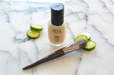 Make up for ever added a new product to their range of foundations: MAKE UP FOR EVER WATER BLEND FOUNDATION | SHORT PRESENTS