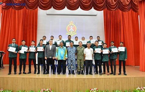 Pemohon ipg yang berjaya mendapat tawaran kemasukan adalah dikehendaki untuk mengikuti program persediaan ijazah sarjana muda perguruan (ppismp) selama dua belas (12) bulan atau tiga (3) semester di ipg berkenaan yang ditetapkan oleh. Kemasukan Tingkatan 4 Ke Maktab Tentera DiRaja Sesi 2021 ...