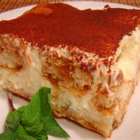 Cut across middle of sponge cake forming two layers, each about 1 1/2 inches high. Olive Garden Tiramisu - Copycat Recipe | Dessert recipes ...