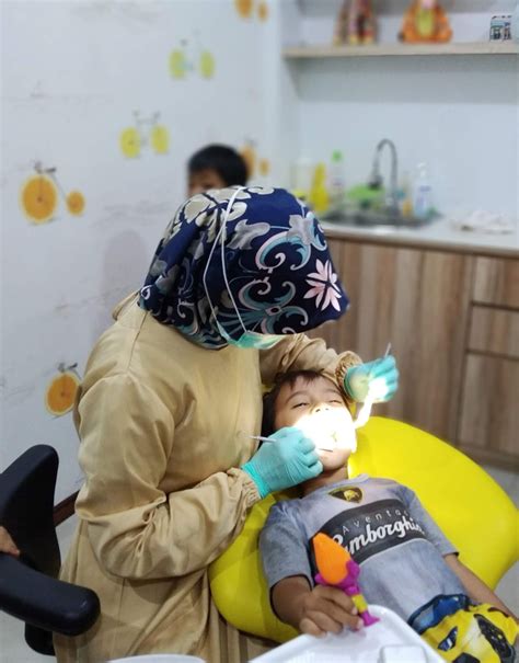 berkunjung ke klinik dokter gigi lanera dental care batam bersama komunitas gemilang cerita umi