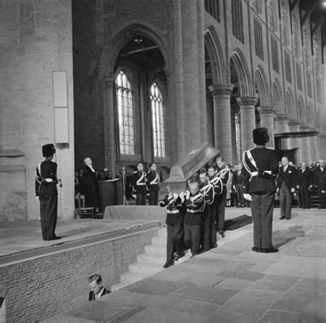 St george's chapel is considered a masterpiece of perpendicular gothic, a late medieval style of english architecture. The funeral of King George VI - I think this must be his ...
