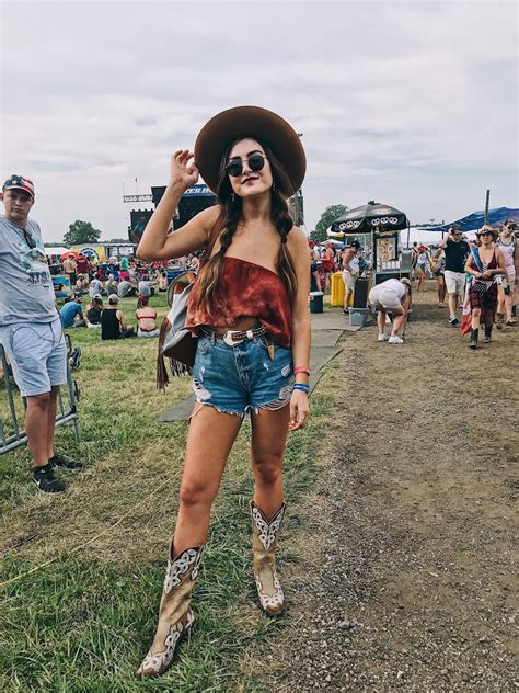 Somebody's blues aims to explore the blues music scene in central new york and beyond. What to Wear to a Country Concert: Faster Horses Roundup ...