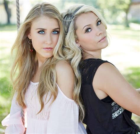 Exclusive Wme Signs Maddie And Tae Musicrow Nashvilles Music
