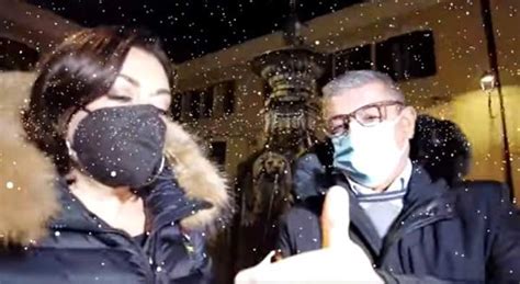 A ruota libera, senza peli sulla lingua. CASSANO ALLO IONIO (CS) - È in rete lo spot natalizio ...