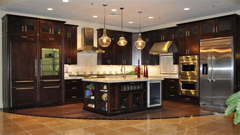 These black kitchen countertops are gorgeous! Design your dream kitchen