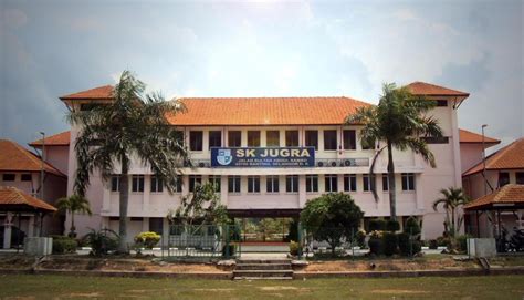 Sekolah adalah lembaga untuk para siswa pengajaran siswa/murid di bawah pengawasan guru. Bilik Sains Sk Jugra: Gambar Sekolah Kebangsaan Jugra