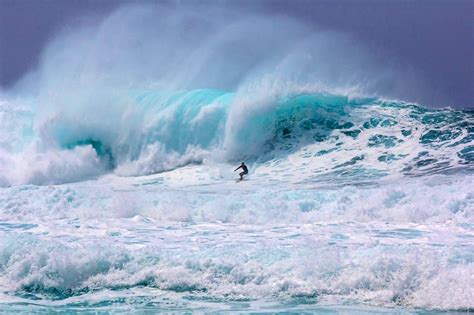 Hawaiis Banzai Pipeline And Winter Surfing Competitions