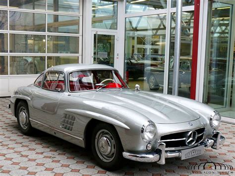 Watch your model take shape week by week as you fit each new model part into place. Mercedes-Benz 300 SL Gullwing Coupé - Auto Salon Singen