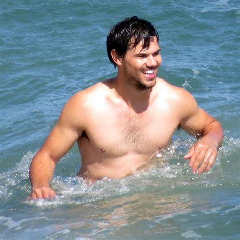 Taylor Lautners Still Twilight Hot See The Shirtless Hunks Muscles