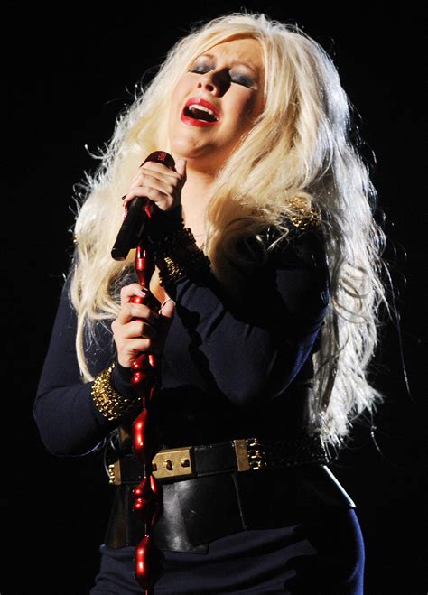 Christina Aguileras Leg Drip Cleavage Overshadow Etta Tribute Sheknows