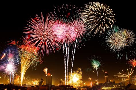 Firework Explodes In Australian Mans Face Triggers New Years Eve