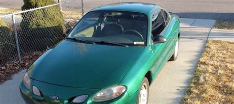 A car classifieds ad that doesn't disappoint. "Features? Yeah, its got