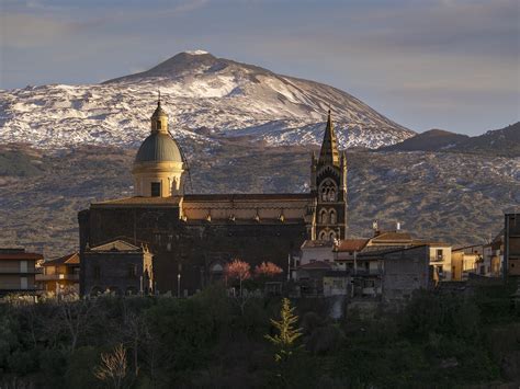 Rannazzu) is a town and comune in the metropolitan city of catania, sicily, southern italy. Randazzo e sua maestà l'Etna | JuzaPhoto