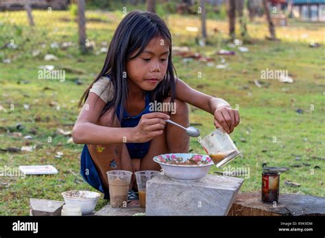 Thakhek Laos April Local Chil Playing To Make A Meal With Mud Taken From A River In