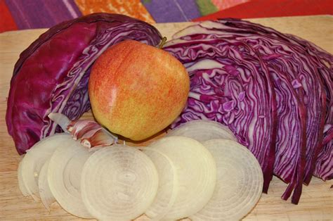 Más adelante rehogarás la lombarda, por lo que terminará de cocinarse en ese momento. COCINA EN OLLA RAPIDA: Lombarda con Manzana