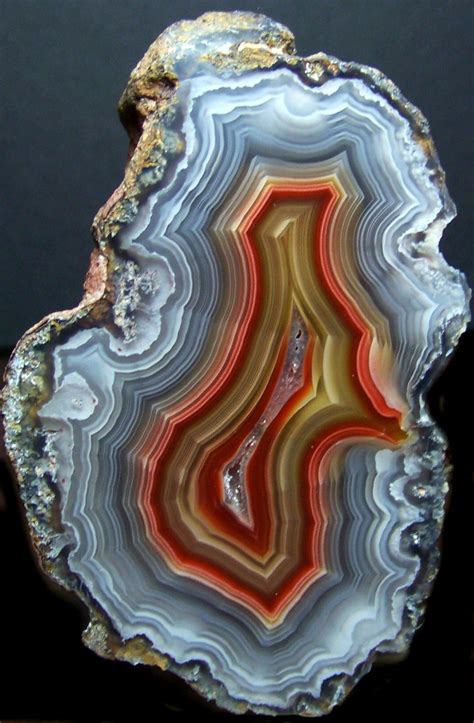 Agate Color Banding From Different Elemental Composition During