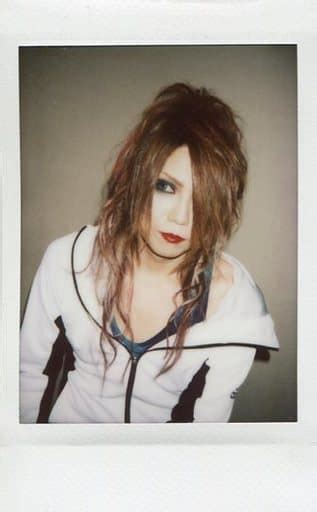 Official Photo Male Visual Kei Band Div Divsatoshi Upper Body White Costume Left