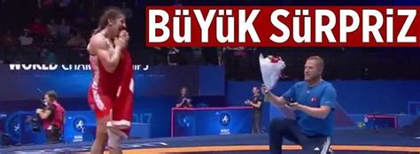 Teklifi kabul ettiği görülen milli güreşçi, yüzüğü parmağına takarak erdem yiğit'e sarıldı. Yasemin Adar dünya şampiyonu - Takvim